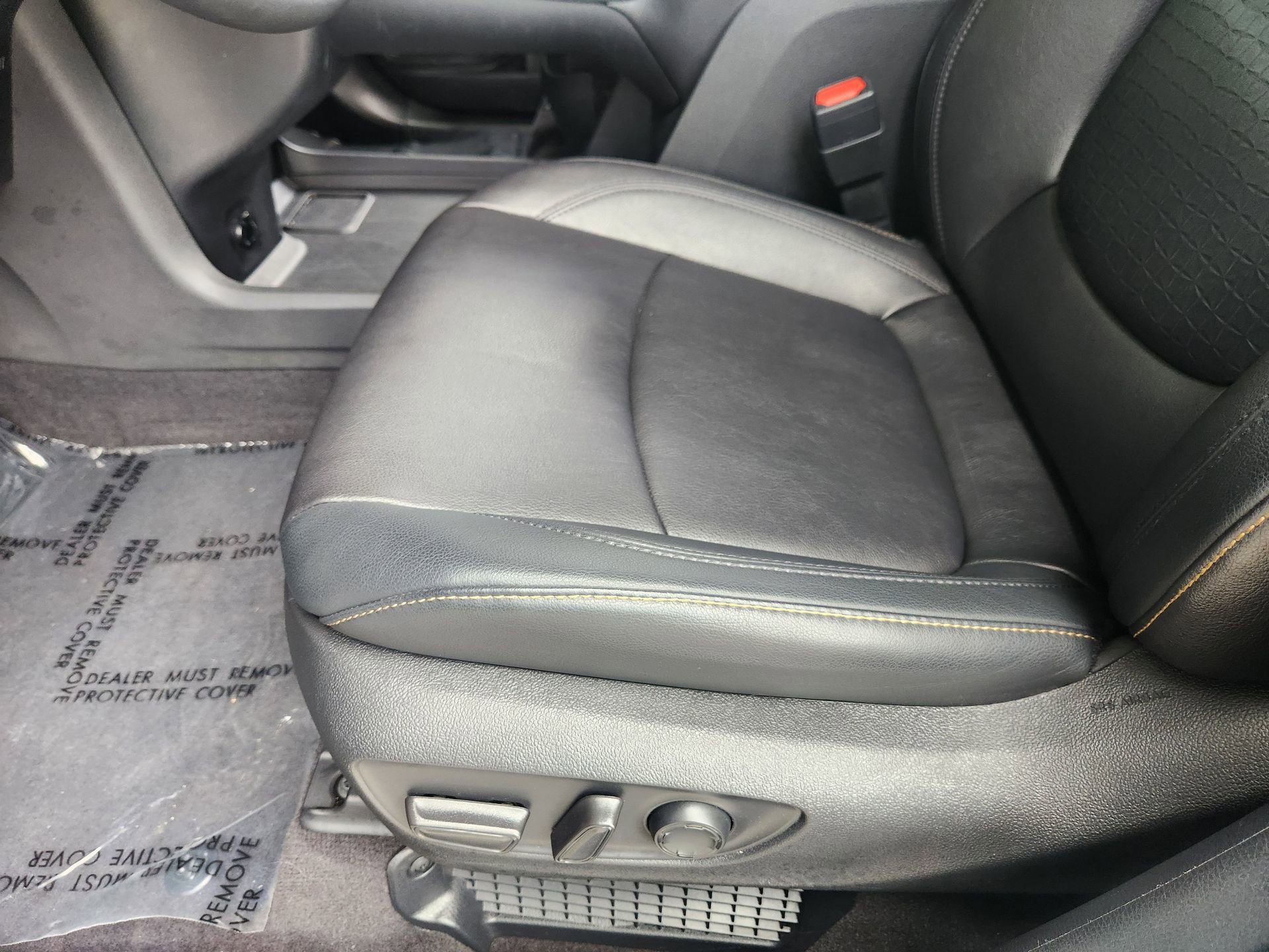 Used 2025 Toyota Sienna XLE Woodland Edition image 25