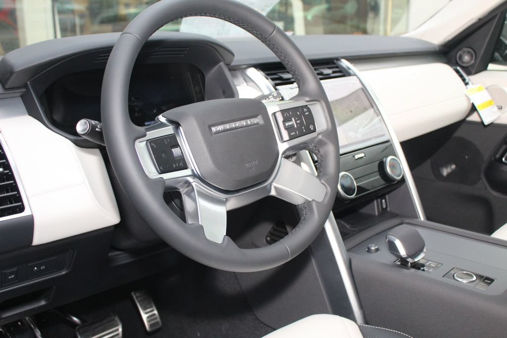 New 2026 Land Rover Discovery Limited Edition AWD/4WD image 30