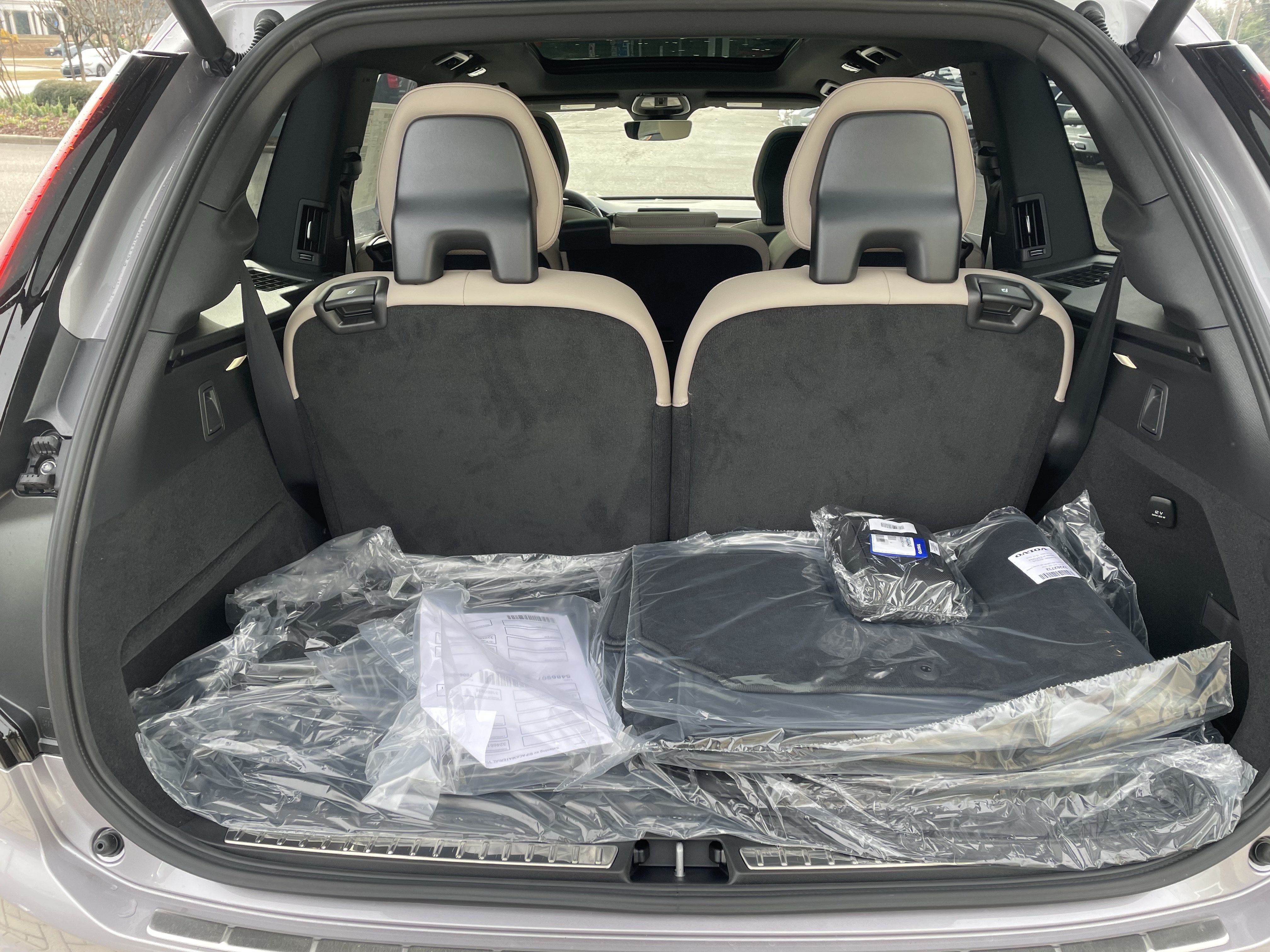 New 2026 Volvo XC90 B6 Plus w/ Protection Package Premier AWD/4WD image 9