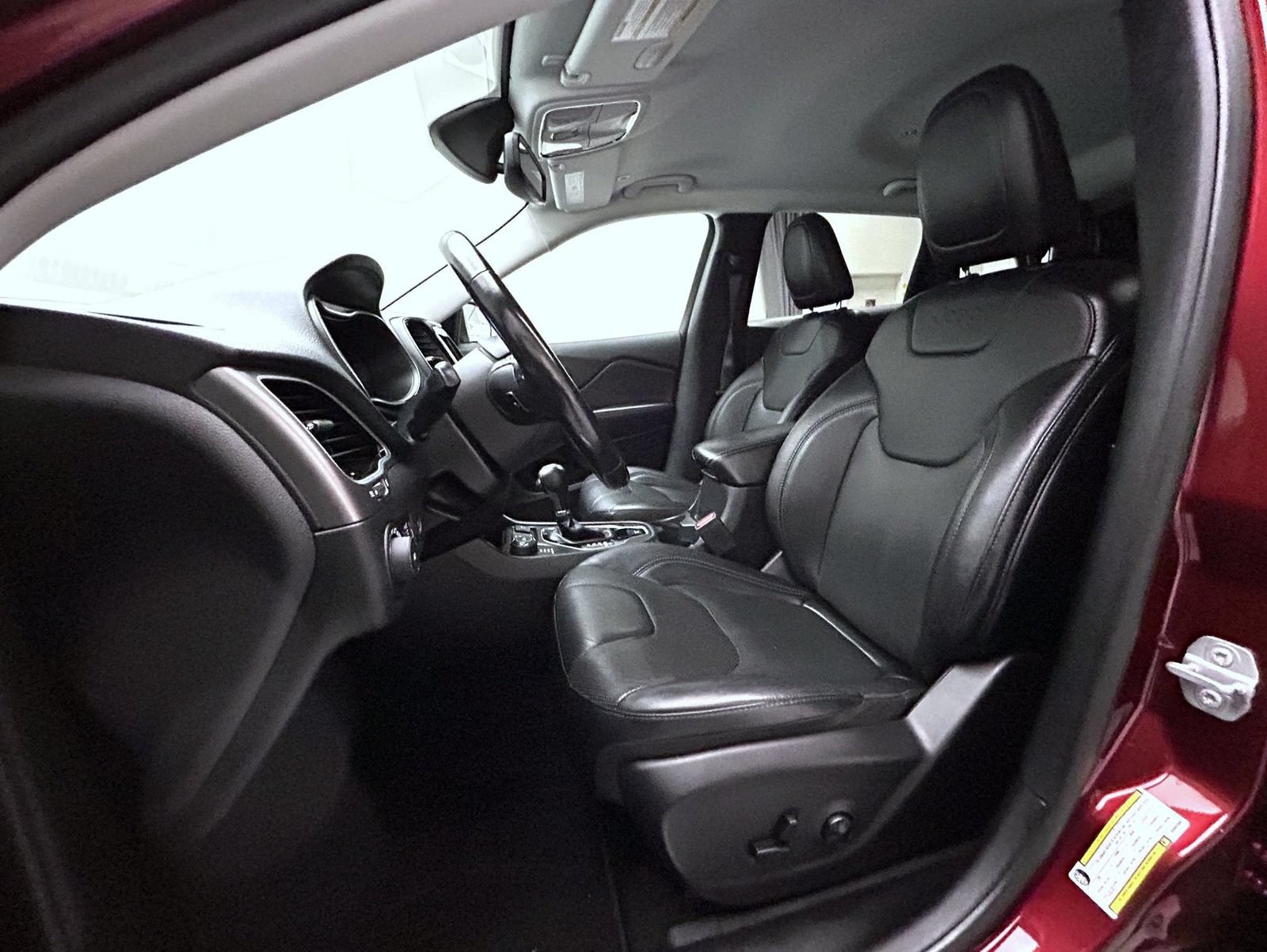 Used 2019 Jeep Cherokee Limited AWD/4WD image 10