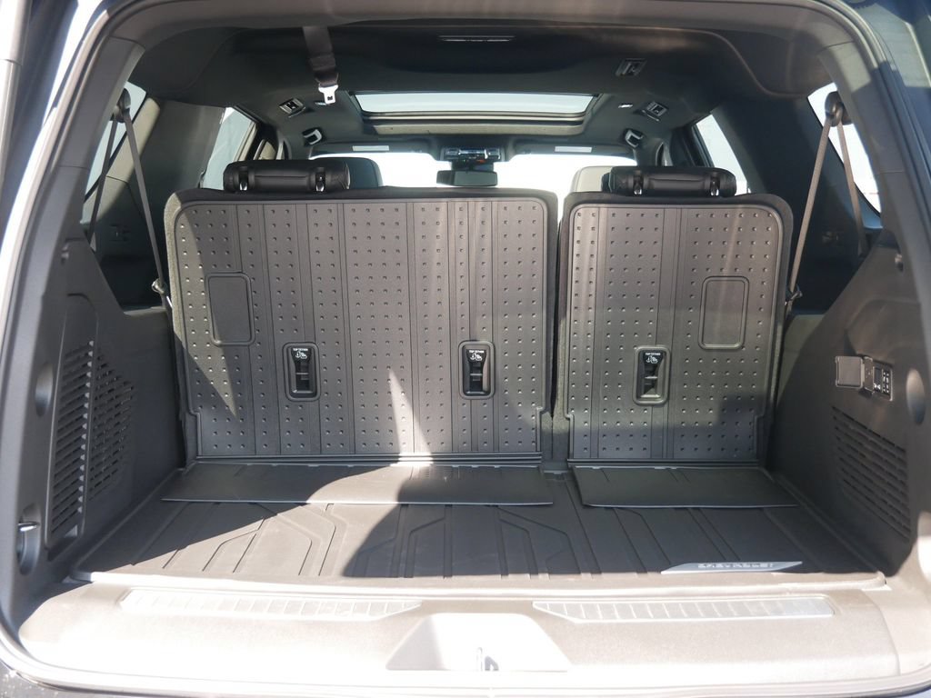 New 2026 Chevrolet Suburban RST w/ Comfort Package AWD/4WD image 9