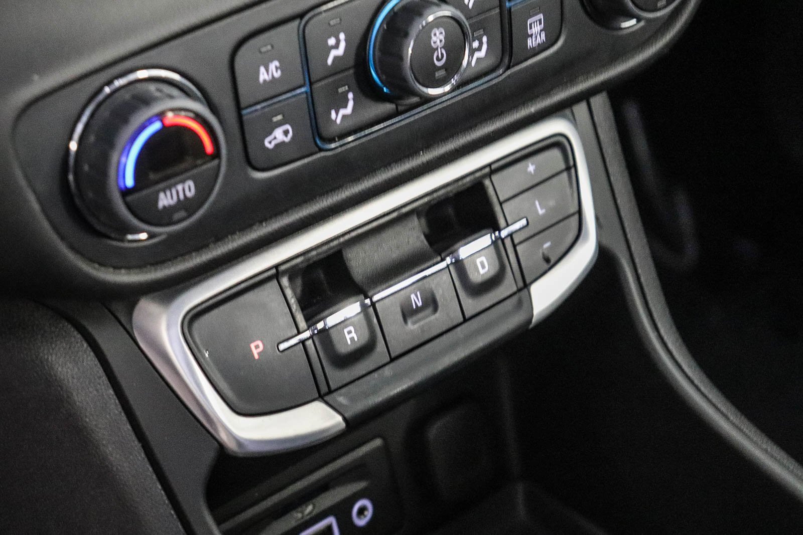 Used 2024 GMC Terrain SLT image 19