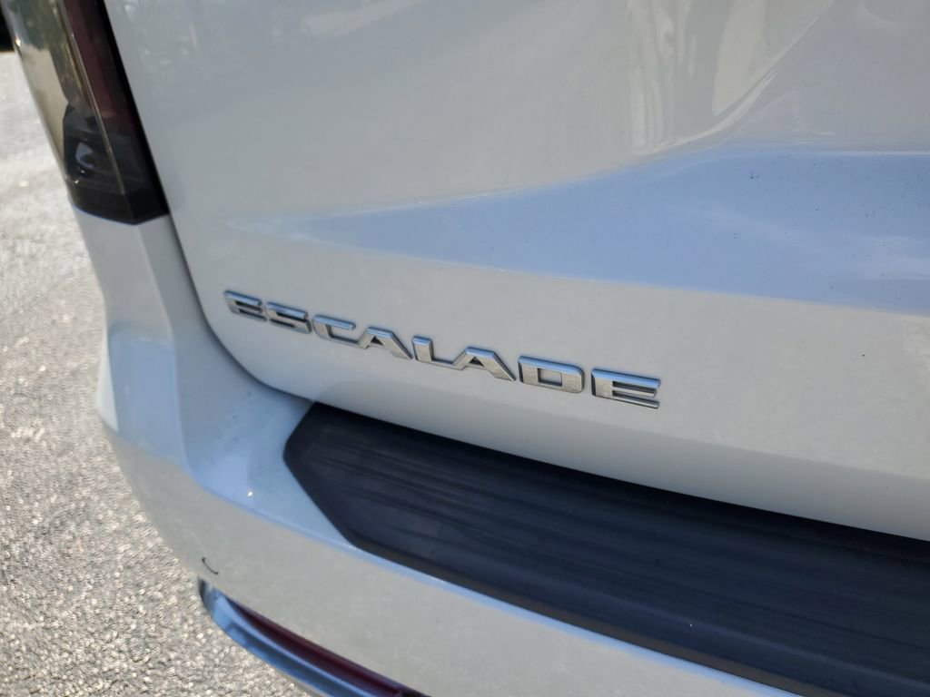 Used 2023 Cadillac Escalade Premium Luxury w/ Performance Package image 7