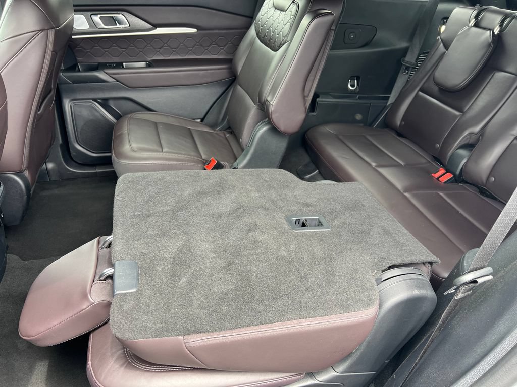 Used 2025 Ford Explorer Platinum w/ LUX Leather Package AWD/4WD image 16