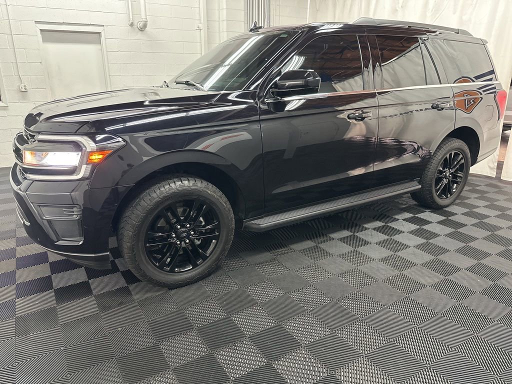 Used 2024 Ford Expedition XLT AWD/4WD image 5