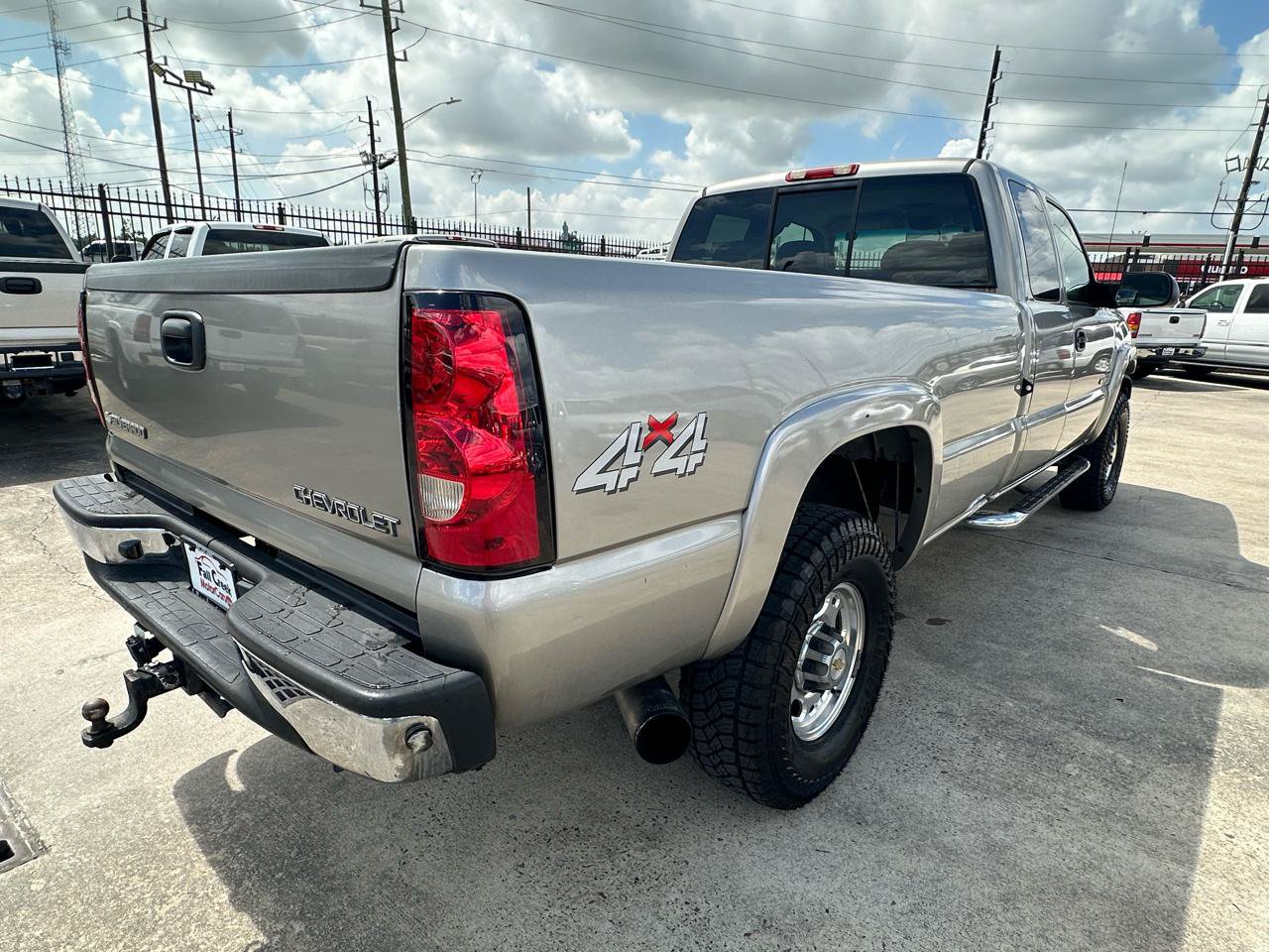 Used 2003 Chevrolet Silverado 2500 LS w/ Skid Plate Package AWD/4WD image 5