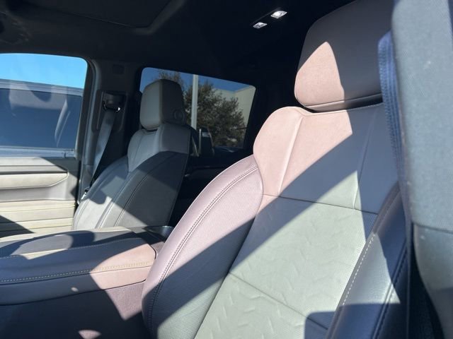 Used 2025 Chevrolet Silverado 1500 ZR2 w/ Technology Package AWD/4WD image 38