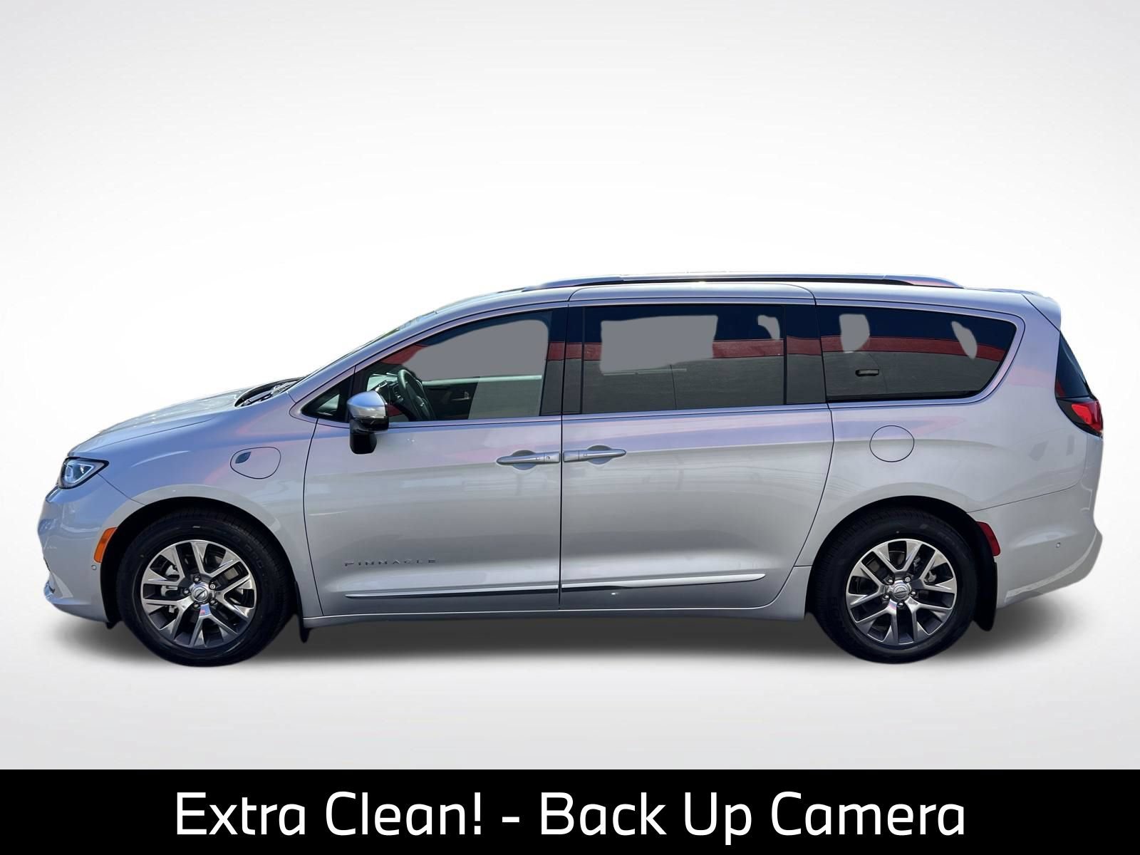 Used 2023 Chrysler Pacifica Pinnacle FWD image 5