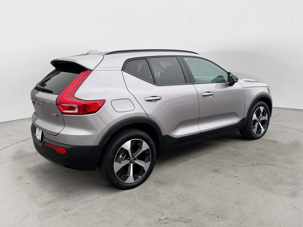Certified 2026 Volvo XC40 B5 Plus AWD/4WD image 7