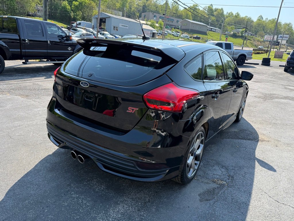 Used 2017 Ford Focus ST w/ Equipment Group 401A FWD image 38