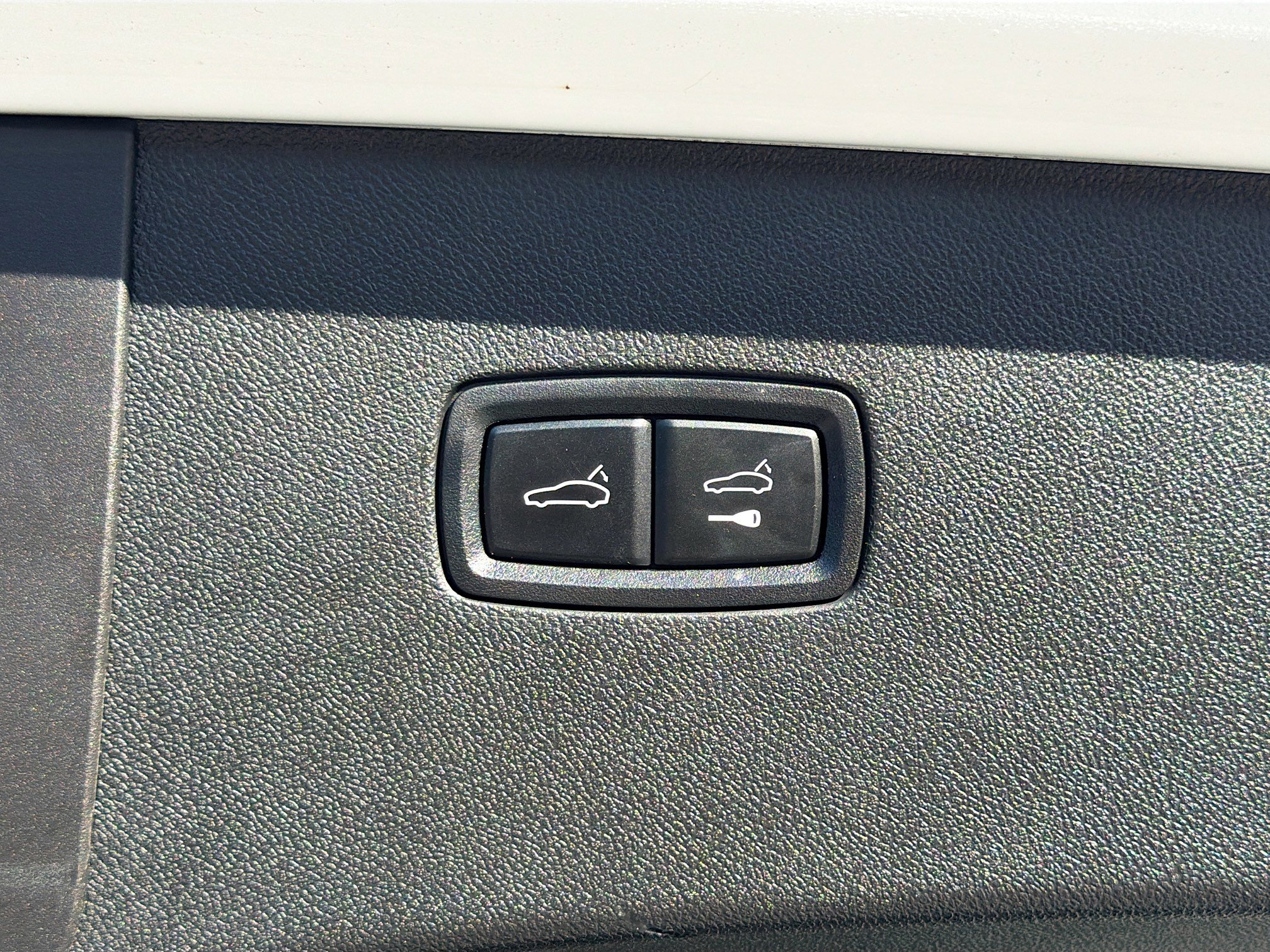 Used 2023 Porsche Cayenne Platinum Edition image 13