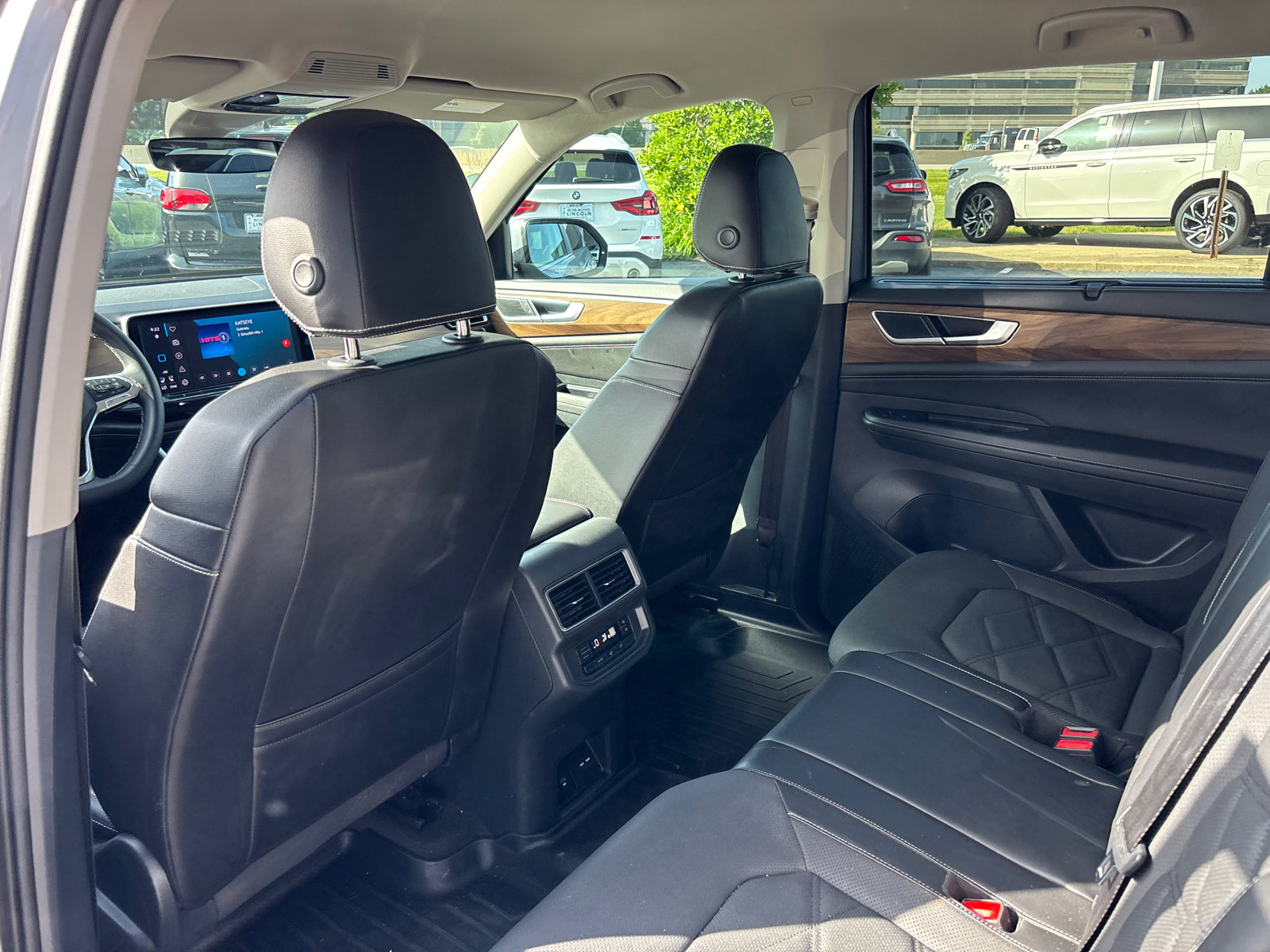 Used 2024 Volkswagen Atlas SE w/ Black Wheel Package AWD/4WD image 25