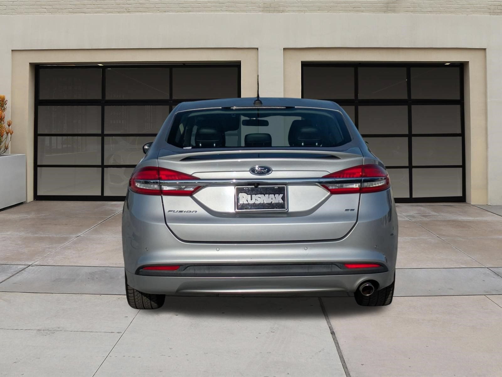 Used 2017 Ford Fusion SE w/ Equipment Group 201A FWD image 9