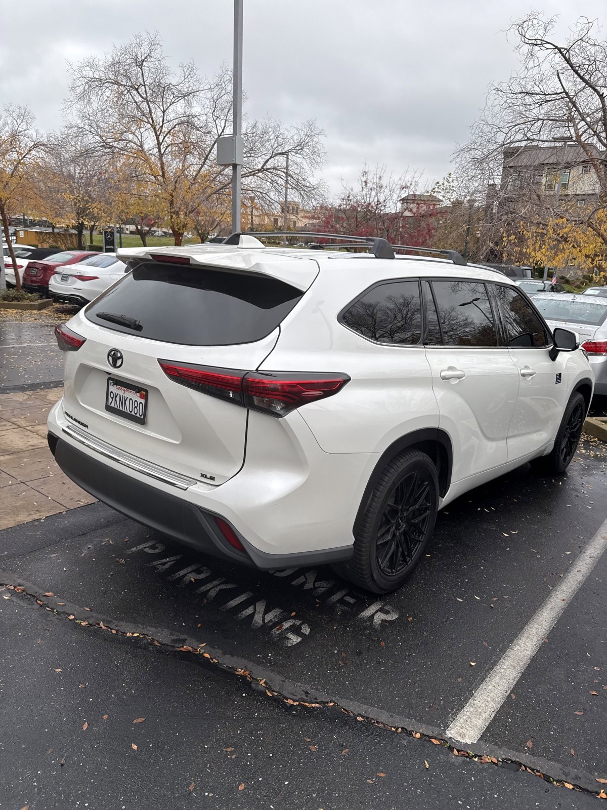 Used 2020 Toyota Highlander XLE image 4