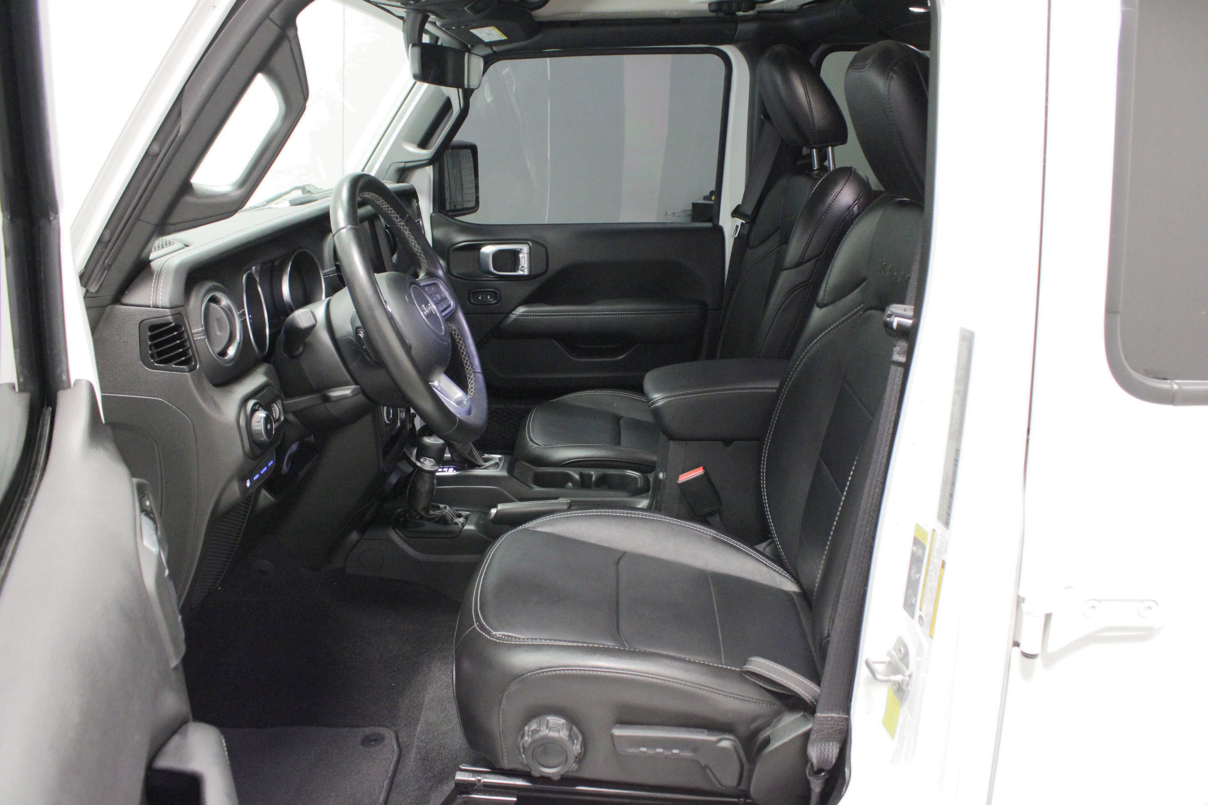 Used 2023 Jeep Wrangler Unlimited Sahara w/ Cold Weather Group AWD/4WD image 18