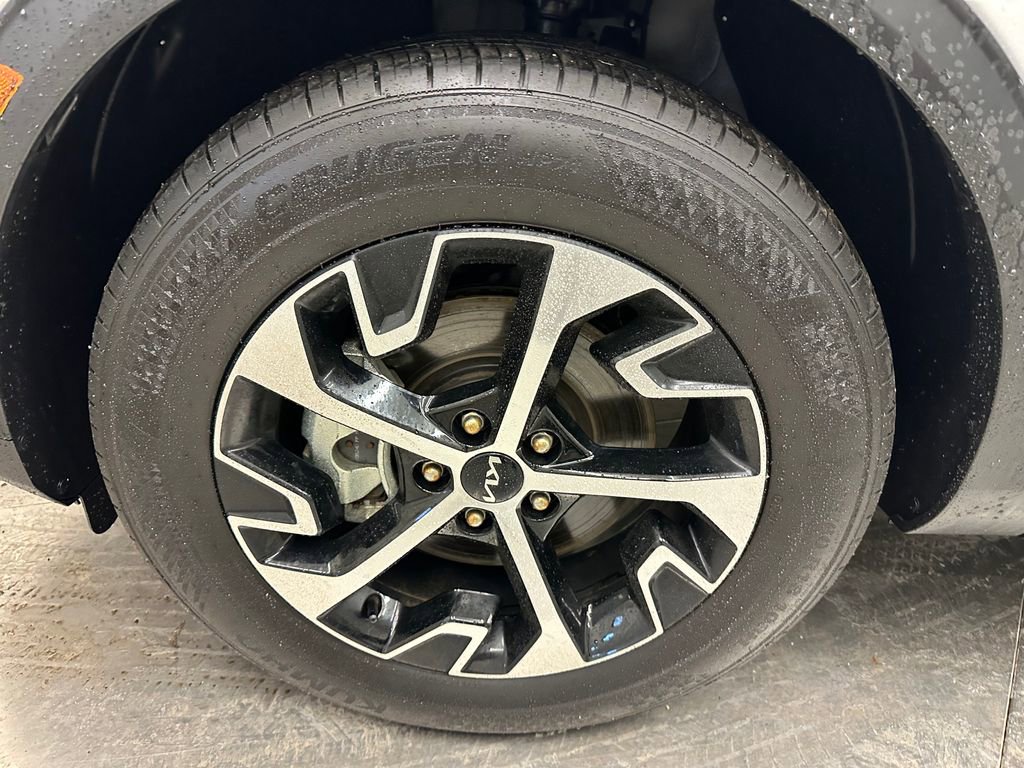 Used 2025 Kia Sportage EX image 34