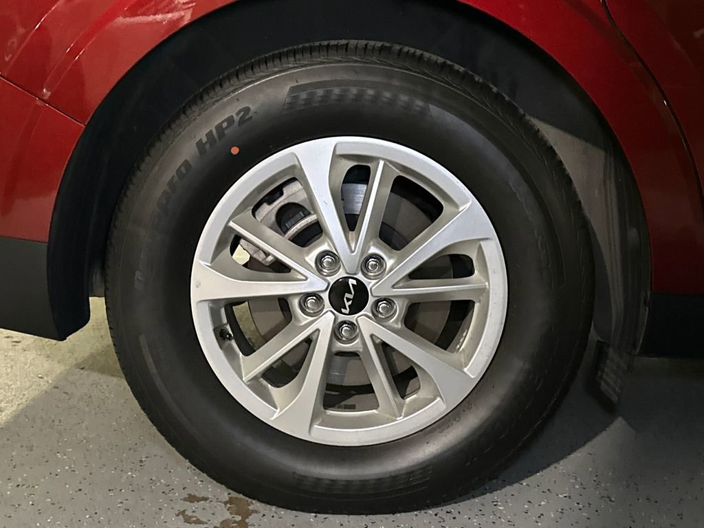 Used 2024 Kia Carnival LX FWD image 7