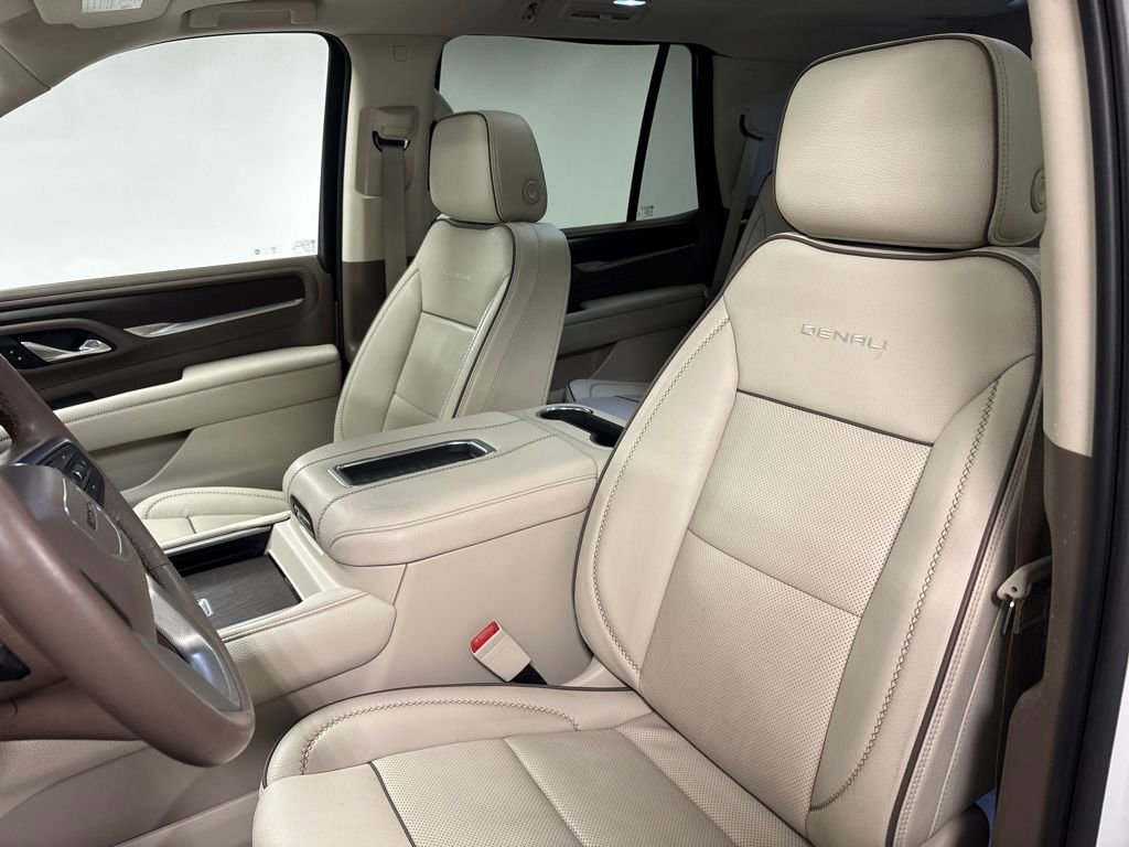 Used 2021 GMC Yukon Denali w/ Denali Premium Package image 27