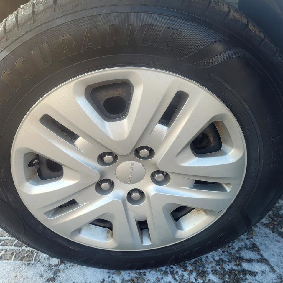 Used 2018 Dodge Grand Caravan SE w/ UConnect Hands-Free Group image 38