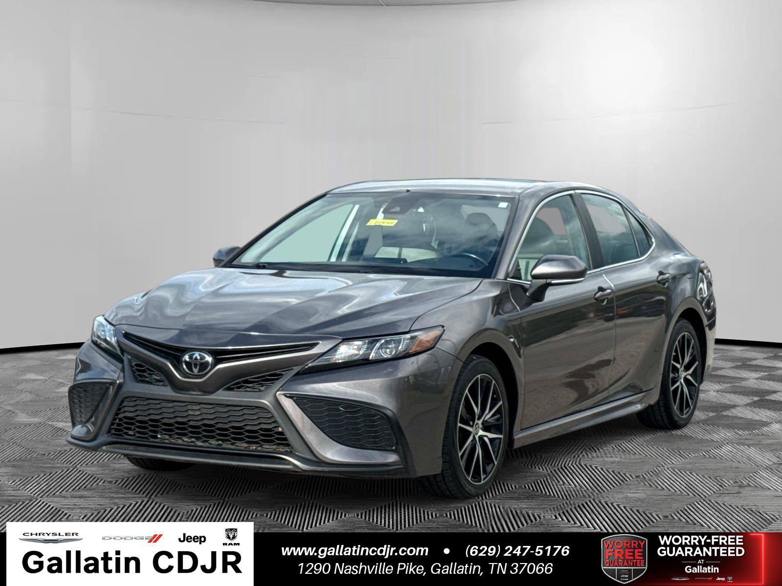 Used 2024 Toyota Camry SE FWD image 1