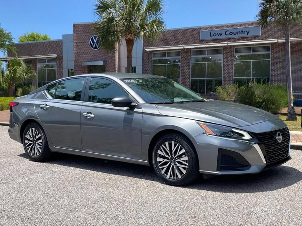 Used 2025 Nissan Altima 2.5 SV FWD video 1