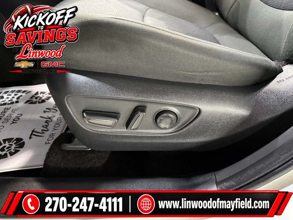 Used 2025 Toyota RAV4 XLE FWD image 19
