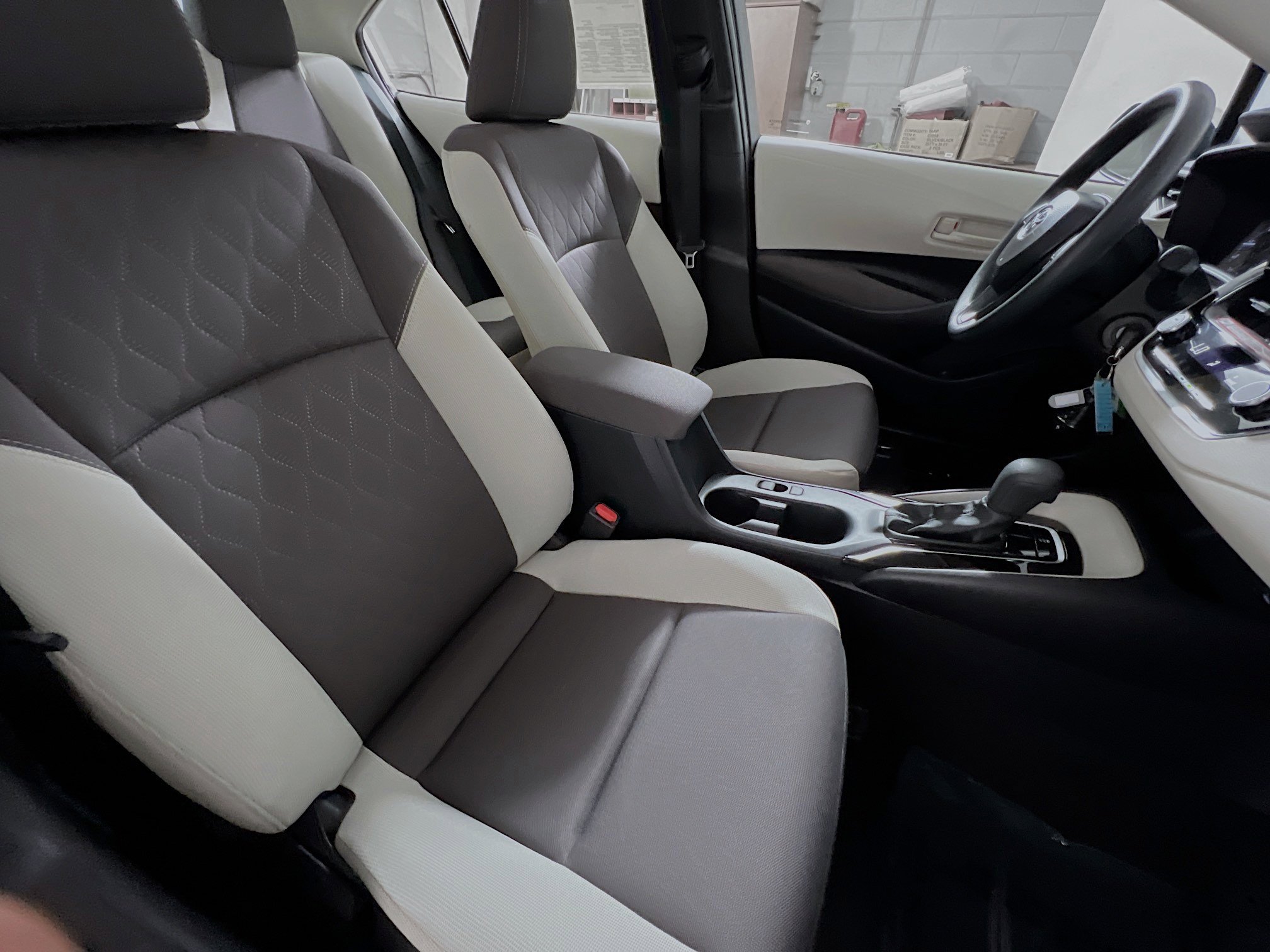 Used 2025 Toyota Corolla LE FWD image 30