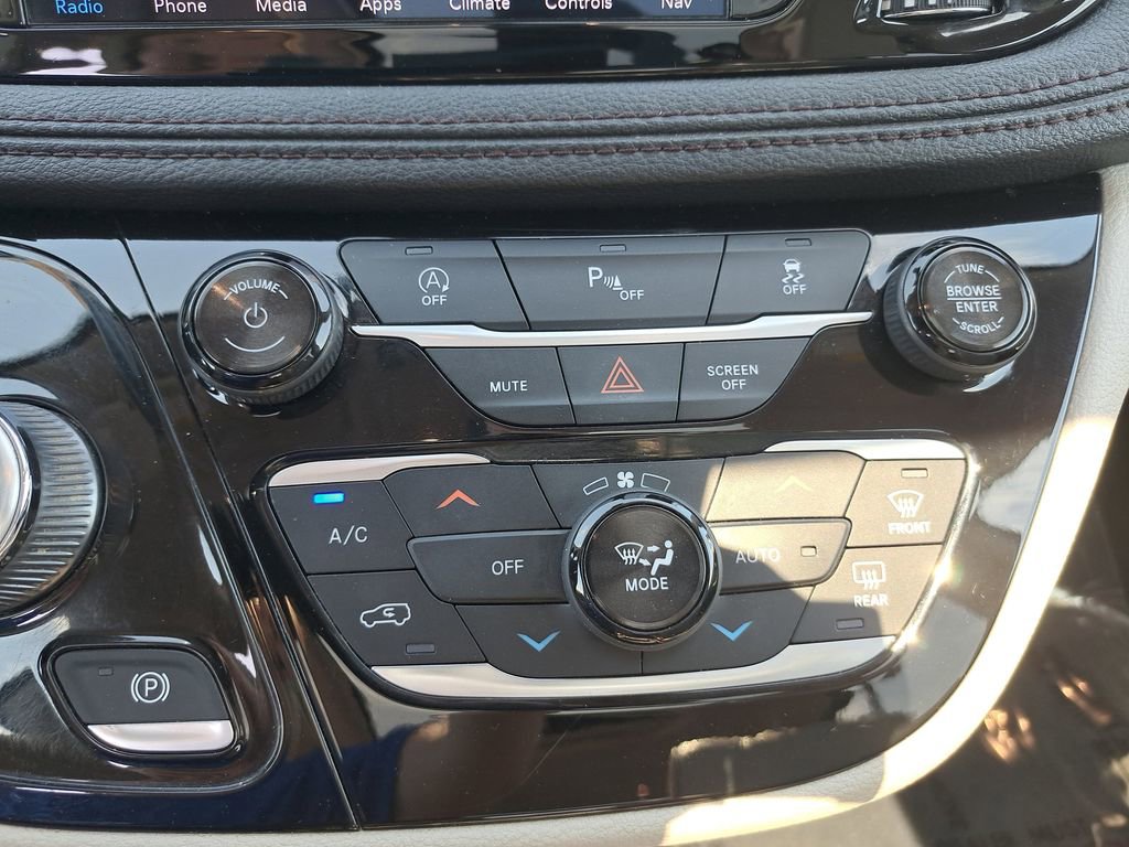 Used 2018 Chrysler Pacifica Limited FWD image 23