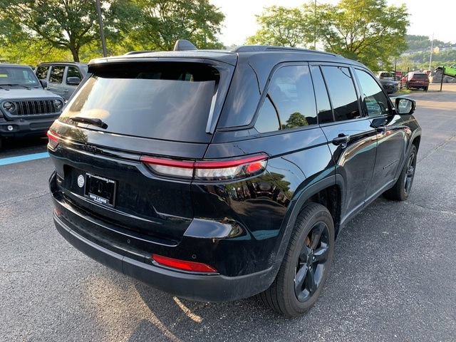 Used 2023 Jeep Grand Cherokee Altitude AWD/4WD image 6
