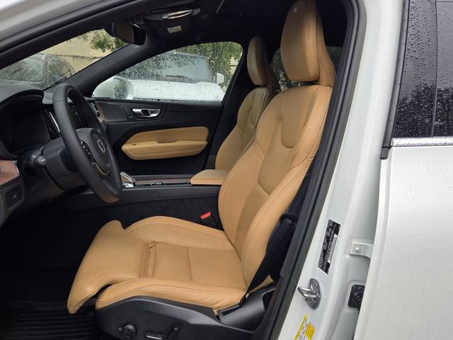 Used 2023 Volvo XC60 B5 Ultimate w/ Protection Package Premier FWD image 13