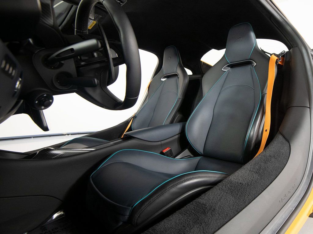 Used 2023 McLaren Artura image 30