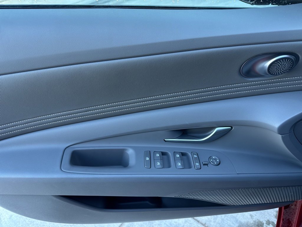 New 2025 Hyundai Elantra SEL image 19