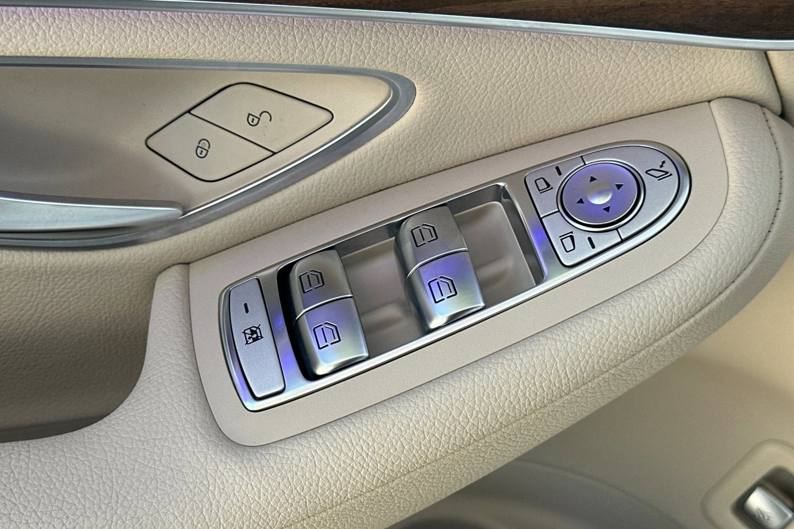 Used 2022 Mercedes-Benz GLC 300 4MATIC image 13