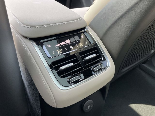 New 2026 Volvo XC90 B6 Plus w/ Protection Package Premier AWD/4WD image 23