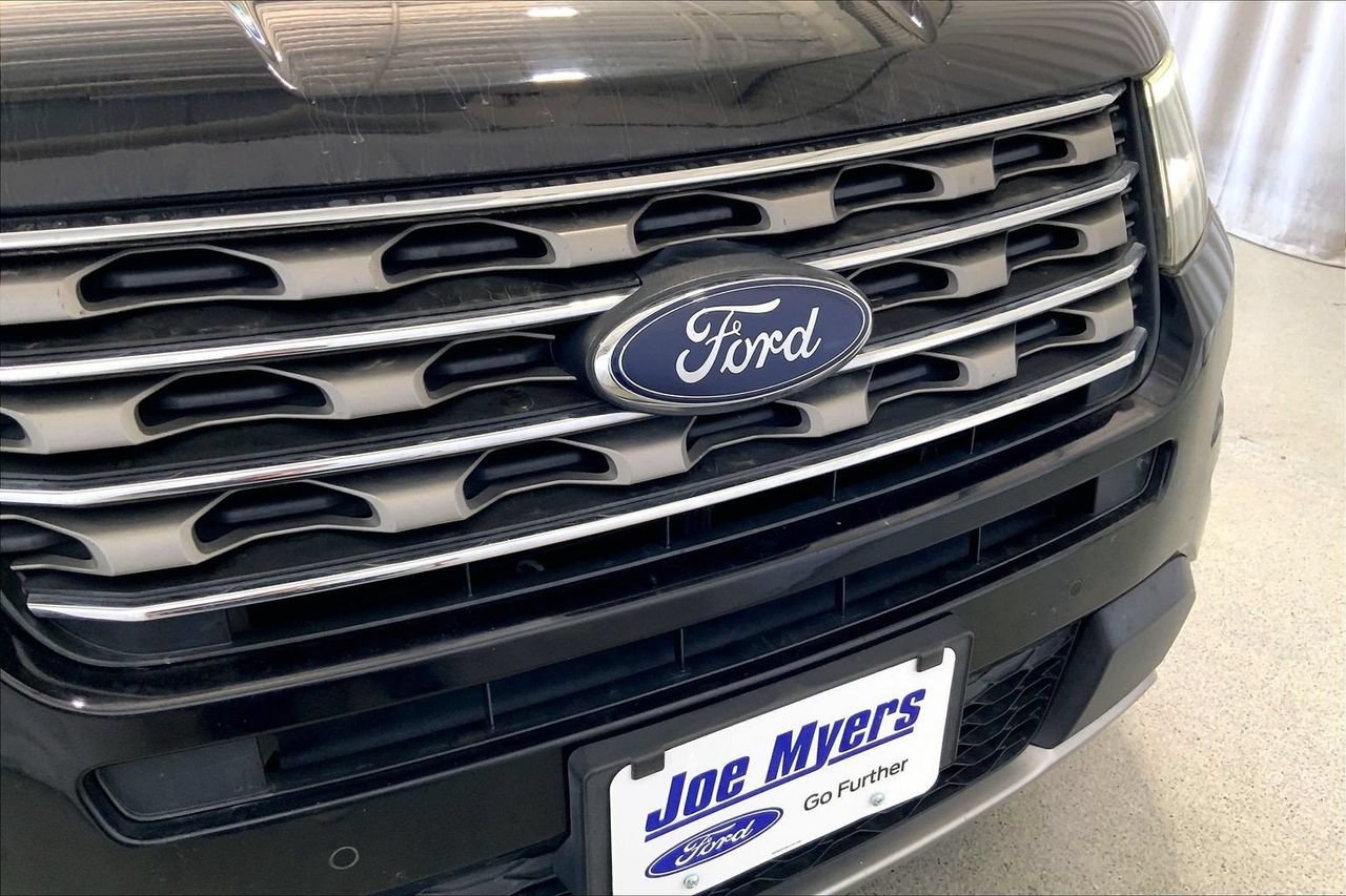 Used 2017 Ford Explorer XLT w/ Equipment Group 202A FWD image 7