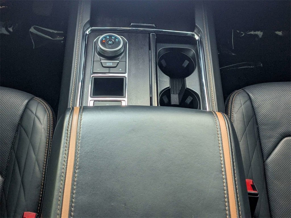 Used 2022 Ford Expedition Platinum image 19