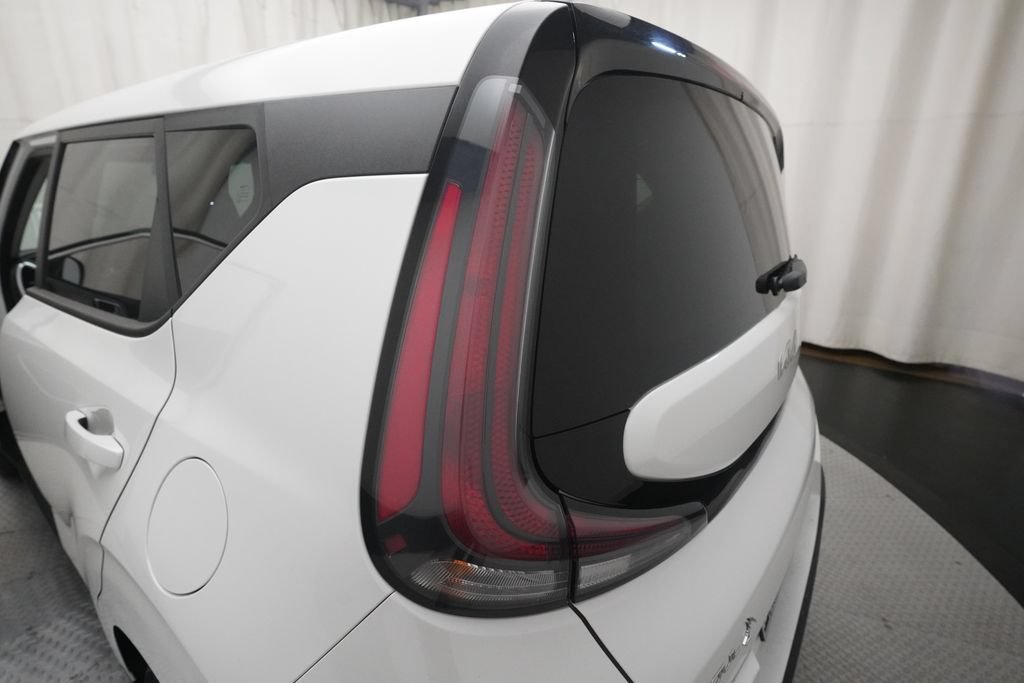 Used 2023 Kia Soul LX w/ LX Technology Package FWD image 30