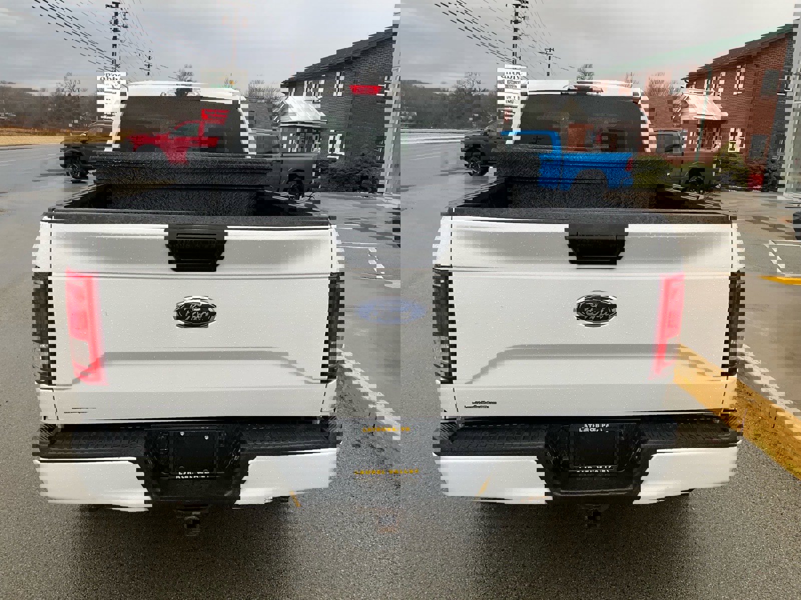 Used 2017 Ford F150 XL w/ Equipment Group 101A Mid image 4