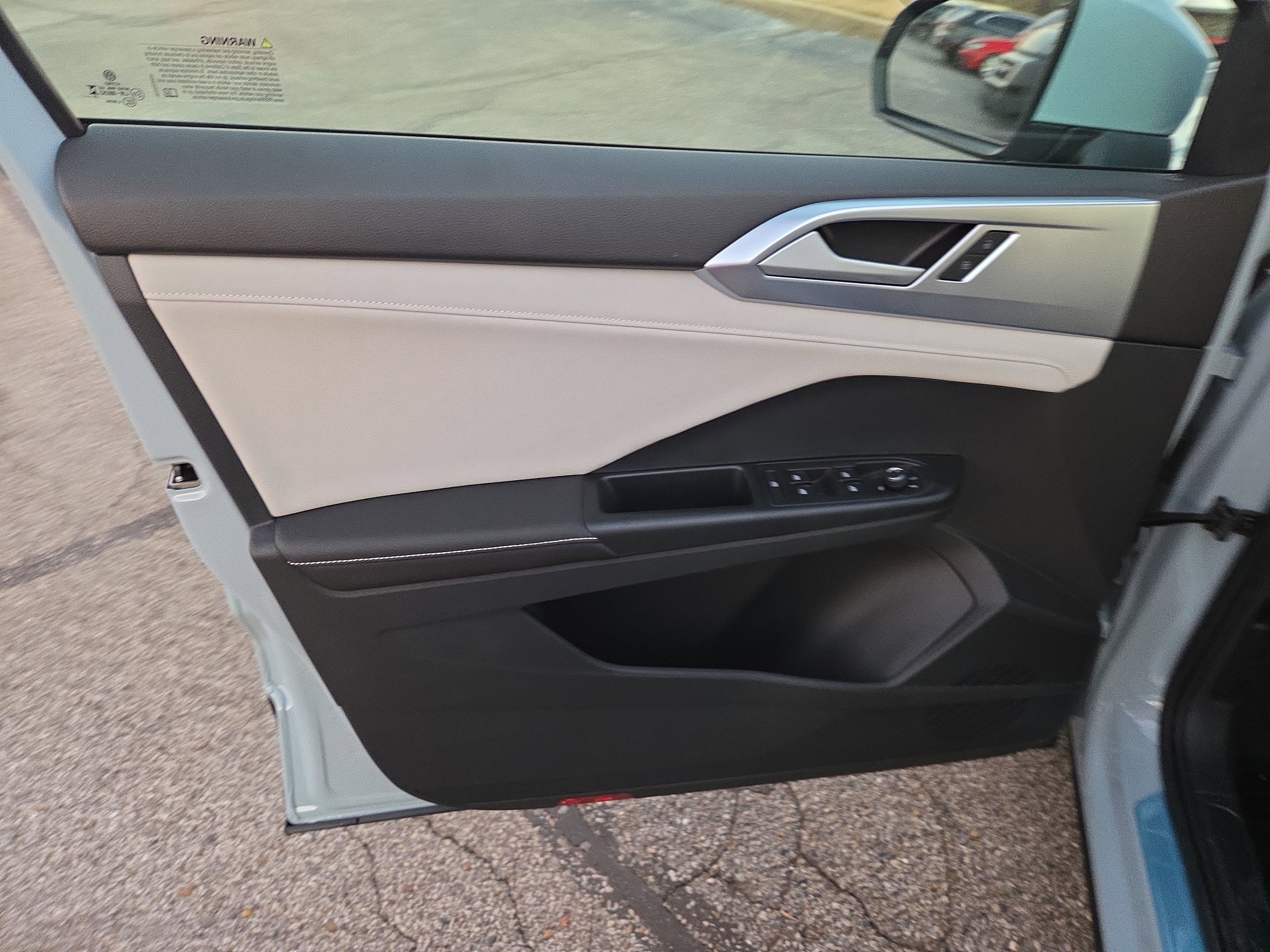 New 2026 Volkswagen Taos SE image 5