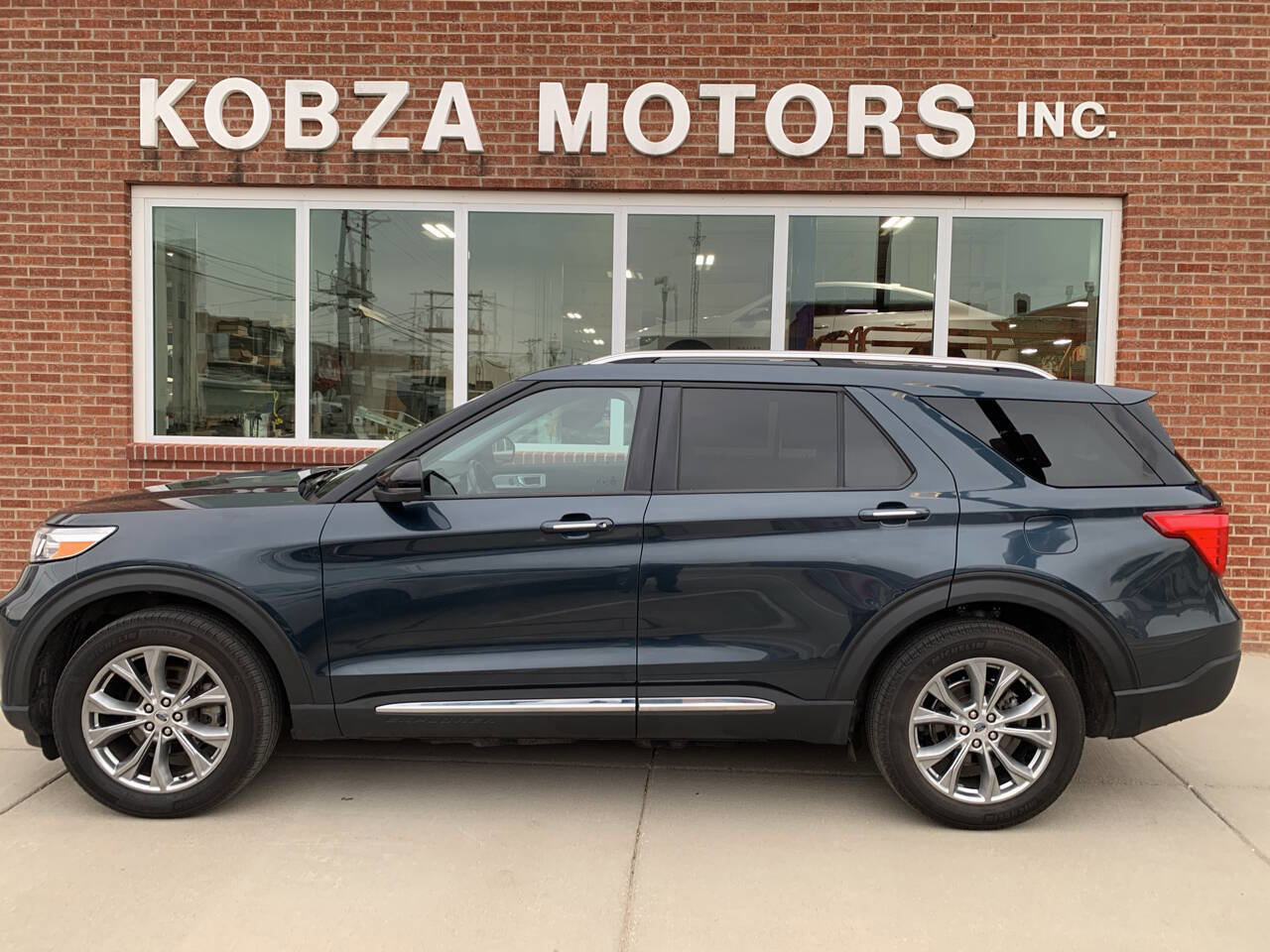 Used 2022 Ford Explorer Limited image 1