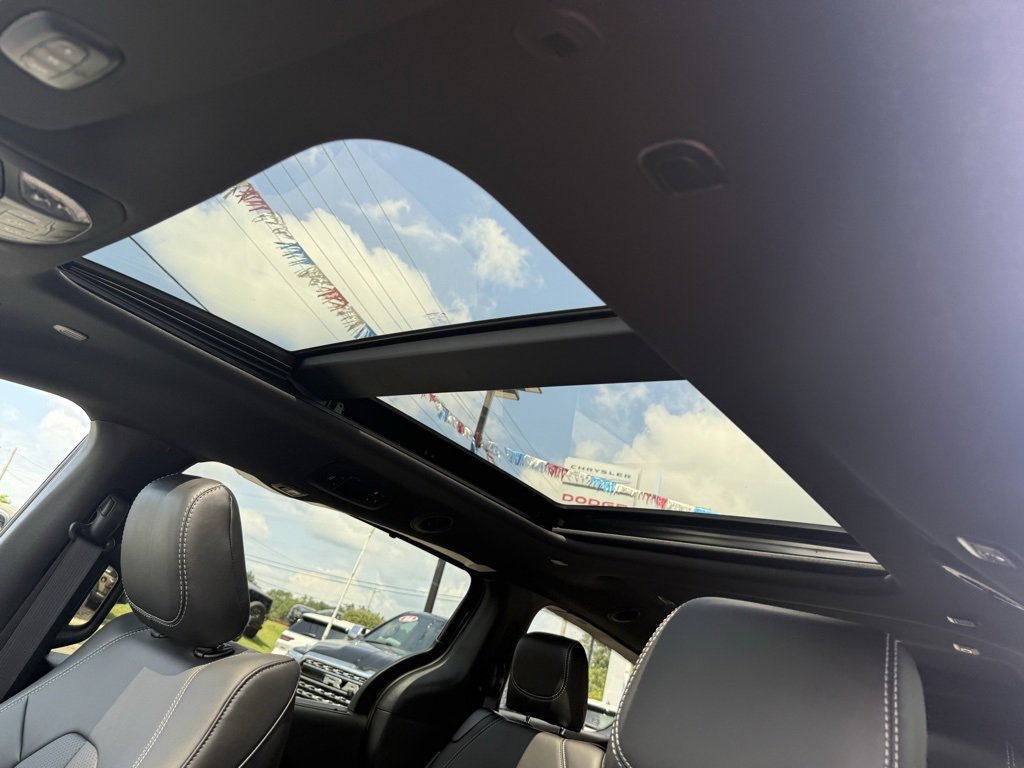 New 2026 Chrysler Pacifica Select image 30
