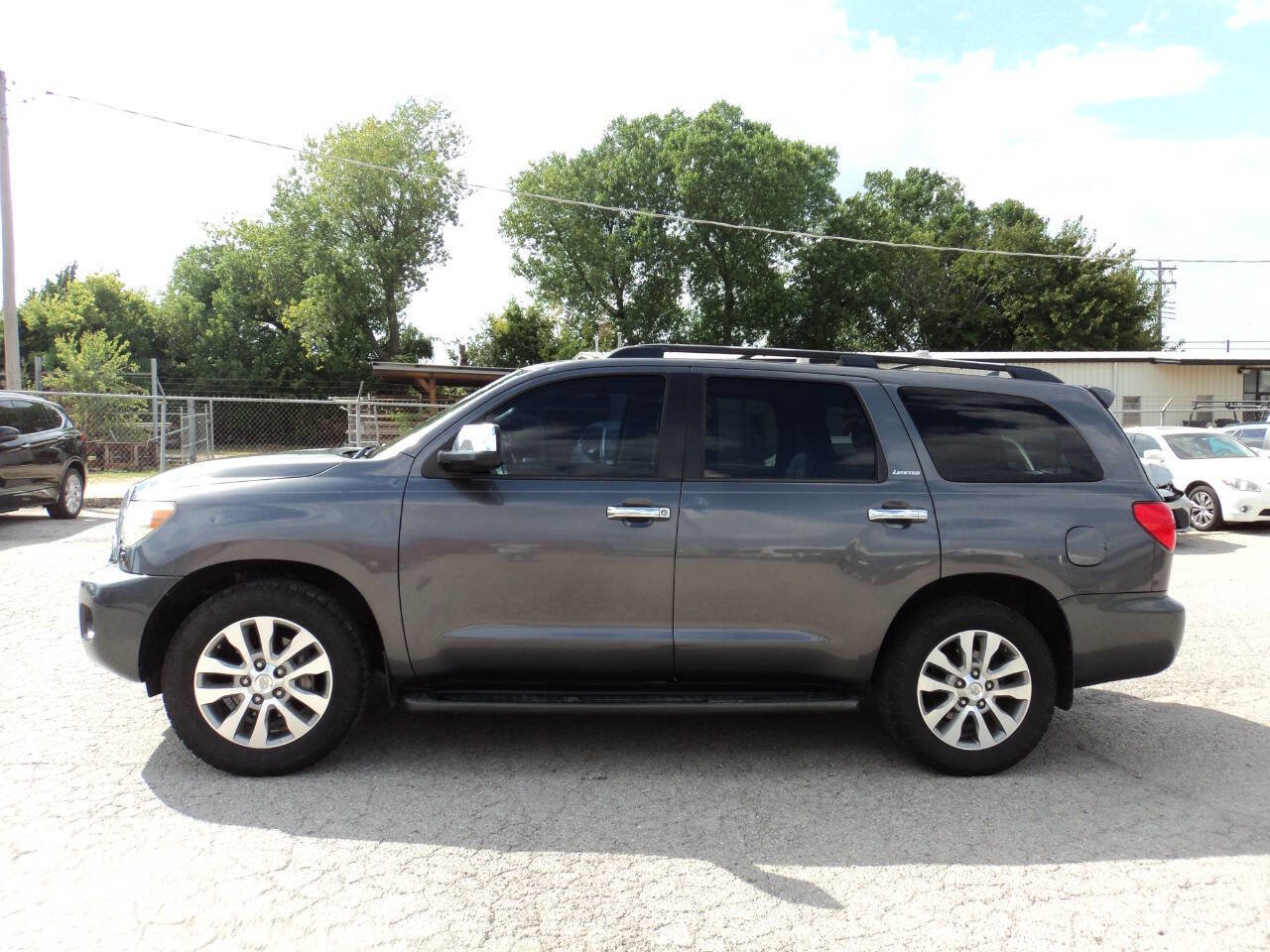 Used 2014 Toyota Sequoia Limited image 2