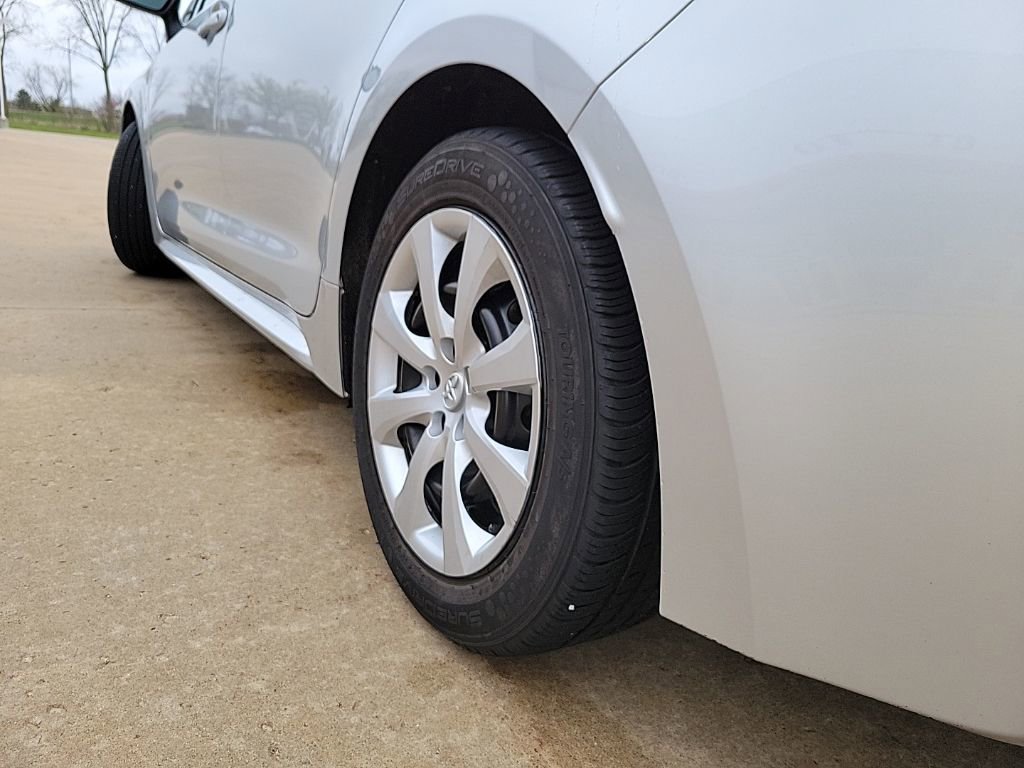 Used 2021 Toyota Corolla LE image 17