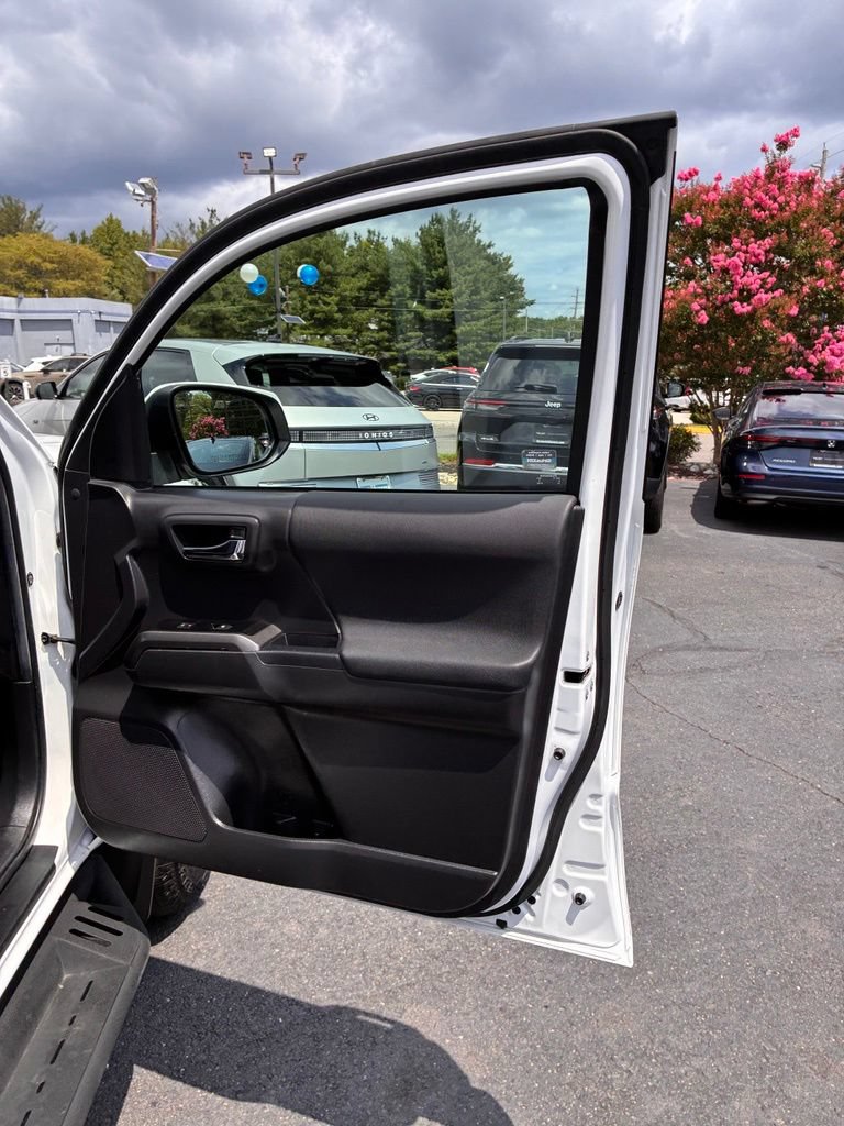 Used 2023 Toyota Tacoma TRD Off-Road w/ Black Out Package (TMS) AWD/4WD image 23