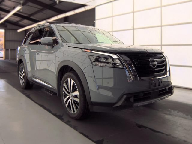 Certified 2025 Nissan Pathfinder Platinum w/ Cargo Package FWD image 11
