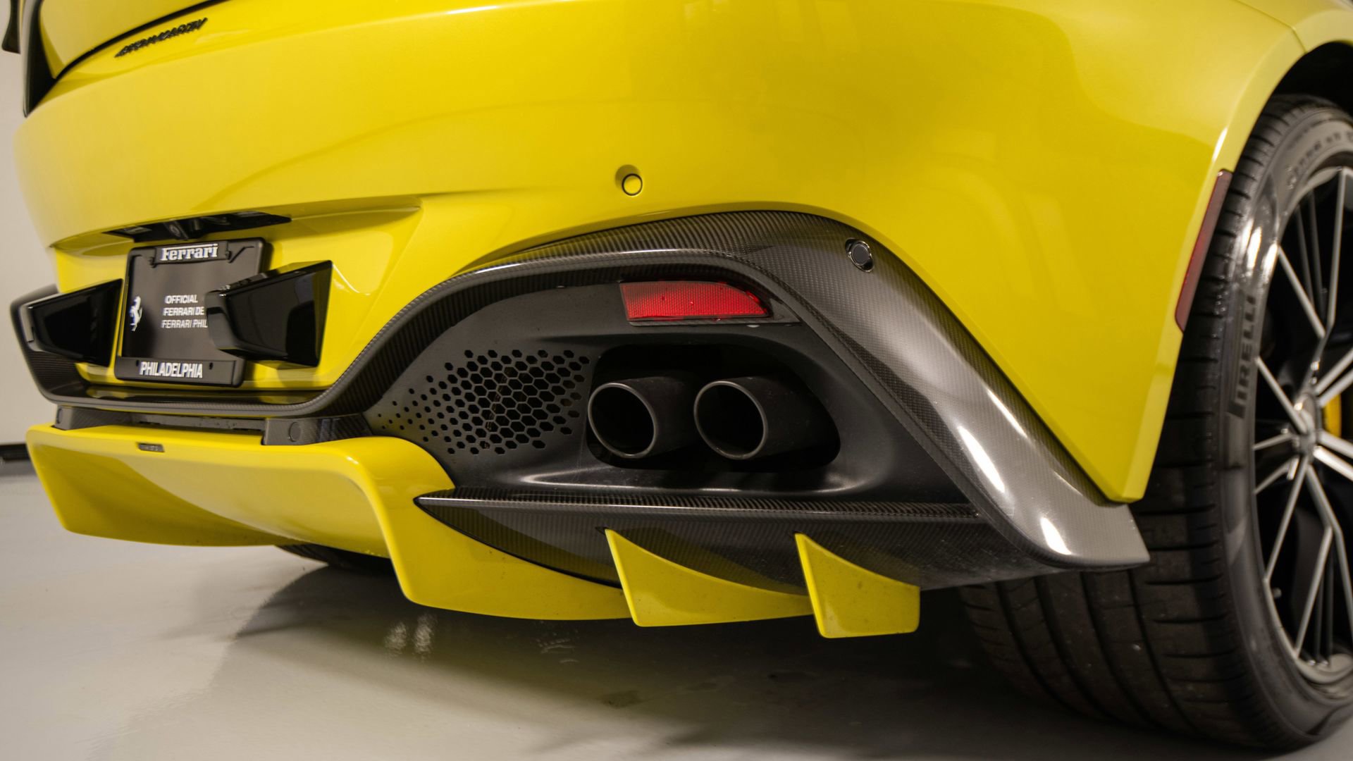 Used 2021 Aston Martin V8 Vantage Roadster image 35