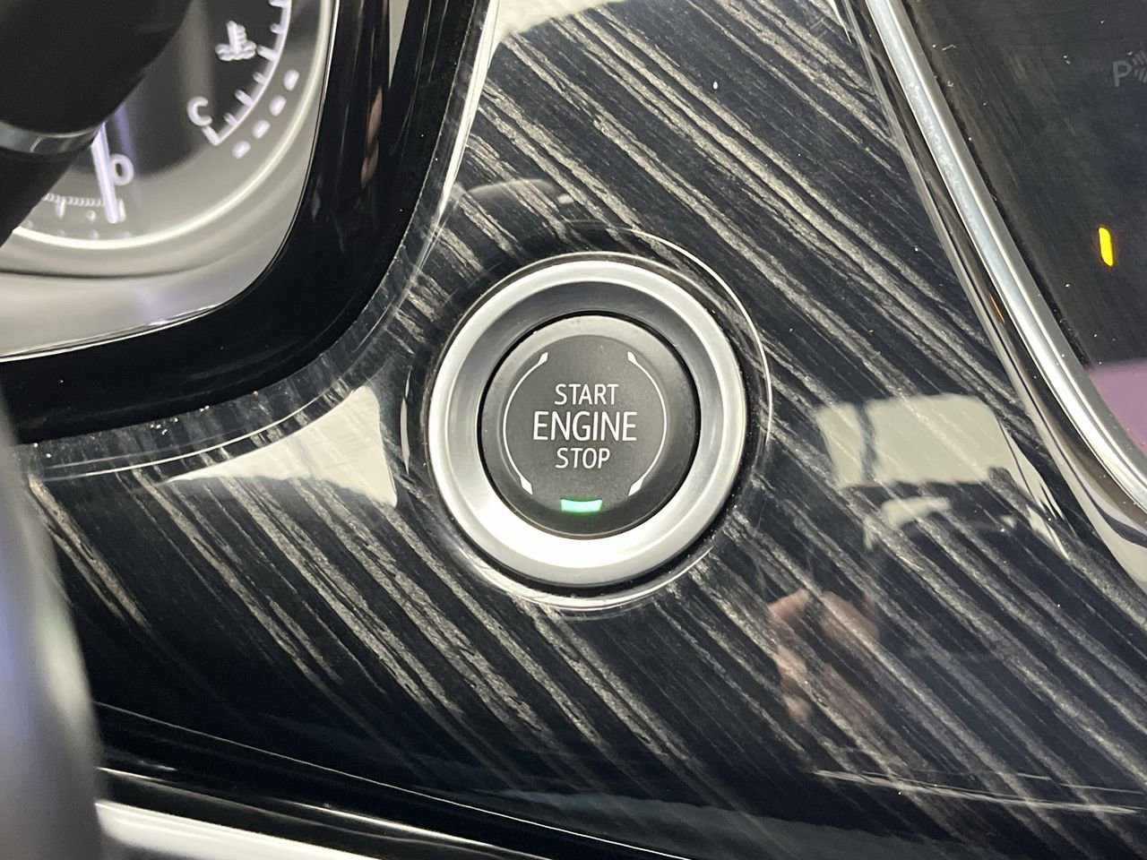 Certified 2025 Cadillac XT6 Premium Luxury AWD/4WD image 24