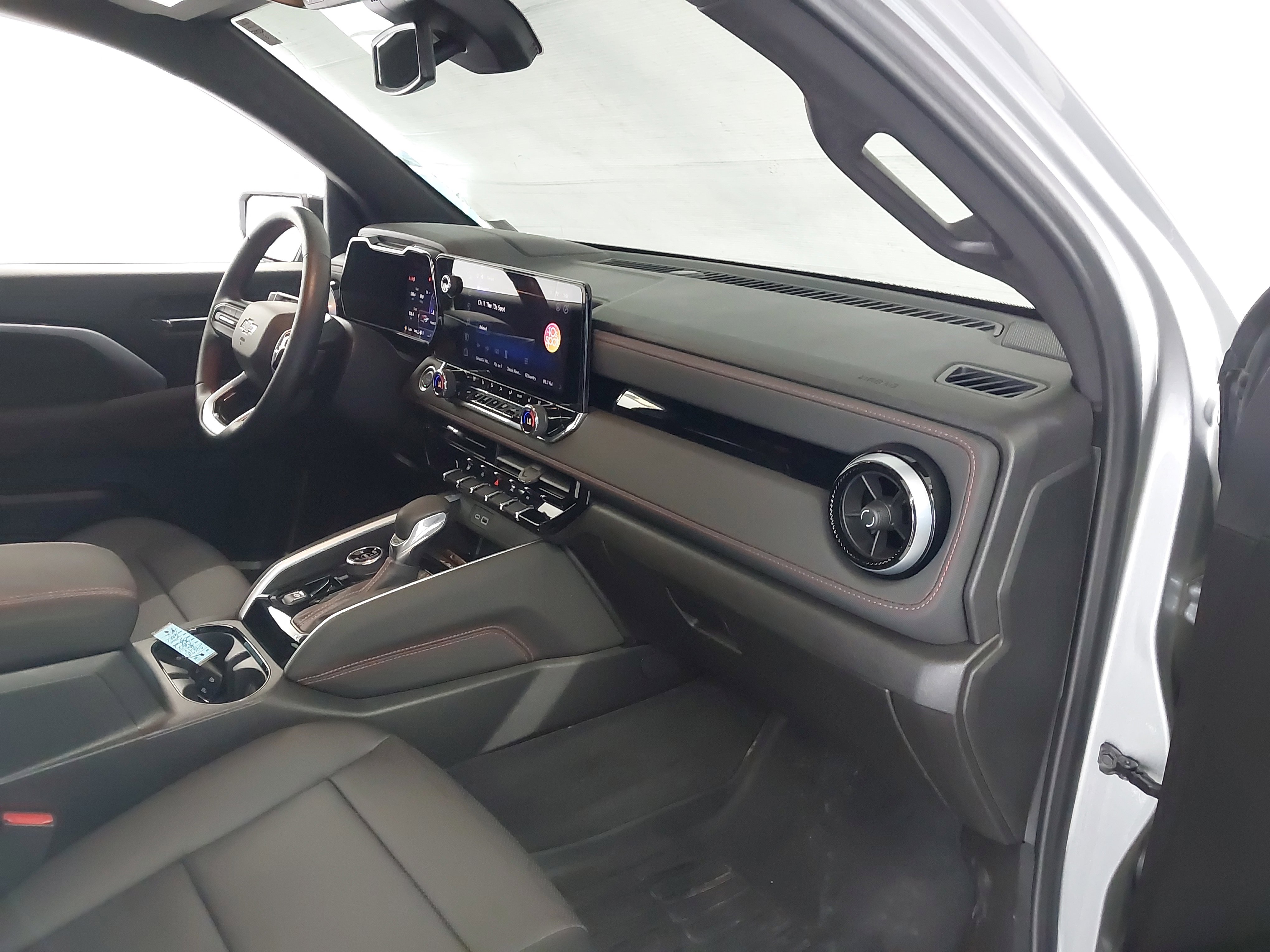 Used 2024 Chevrolet Colorado Z71 w/ Z71 Convenience Package 2 image 29