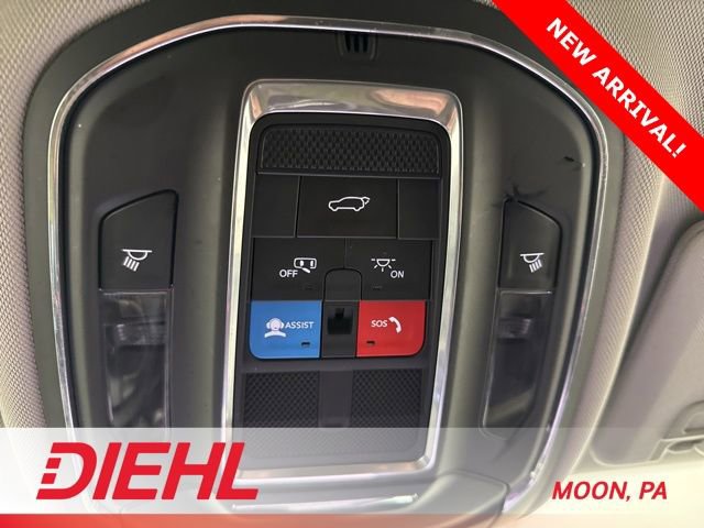 Used 2023 Jeep Grand Cherokee Limited w/ Black Appearance Package image 38