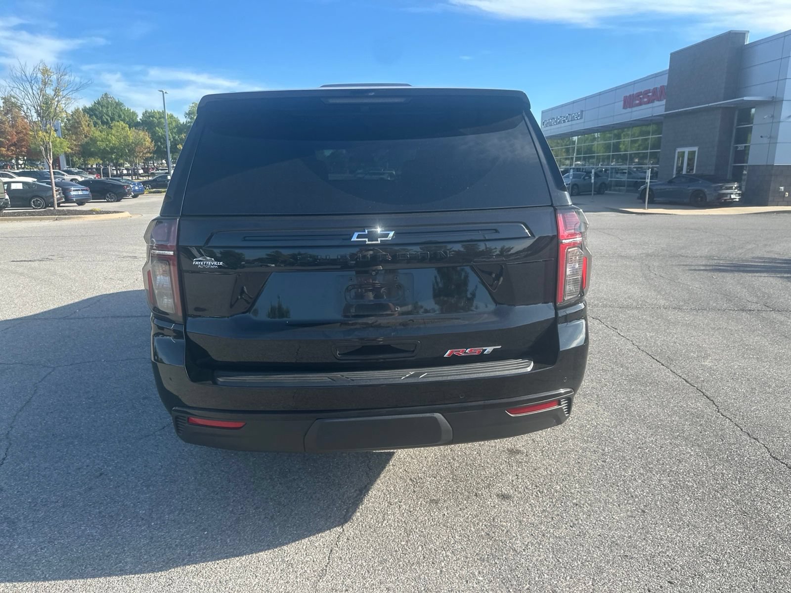 Used 2023 Chevrolet Suburban RST w/ Luxury Package AWD/4WD image 6